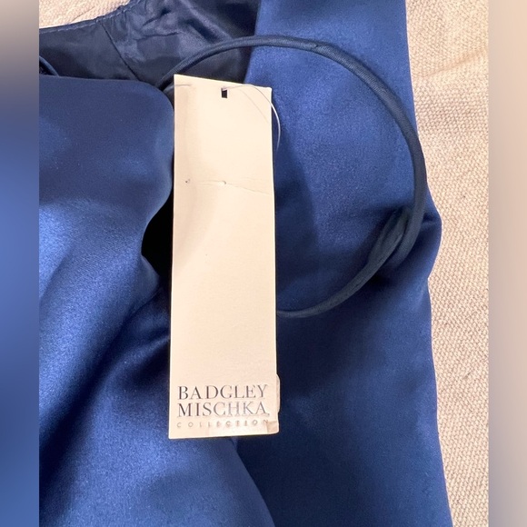 NWT Badgley Mischka Navy Blue One Beaded Shoulder Gown Size 4 - Picture 12 of 14